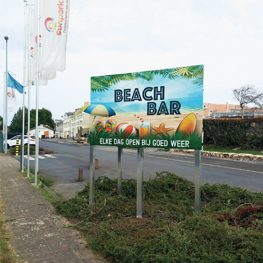 Richtingaanwijzer beach bar voor Sunparks door middel van een dibond pancarte signalisatie
